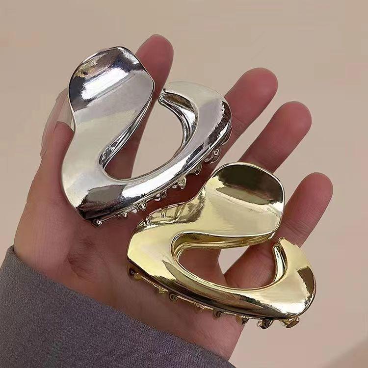 Elegant High-End Metal Hair Clip for Women - Fashionable Small Shark Clip for Hair Buns