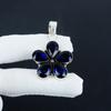 Blauer Saphir-Edelstein-Silberanhänger aus 925er Sterlingsilber – handgefertigtes Blumendesign, Alltagsschmuck, Geburtstagsgeschenk für die Liebe