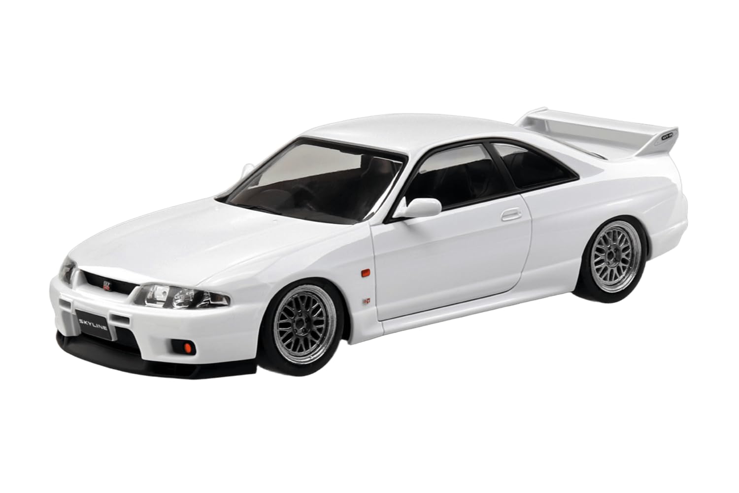 

Aoshima Bunka Kyozai (AOSHIMA) Rakupla Snap Kit No. 21CU-WE Nissan R33 Skyline GT-R Custom Wheels (White) 1/32 Scale Plastic Model Kit