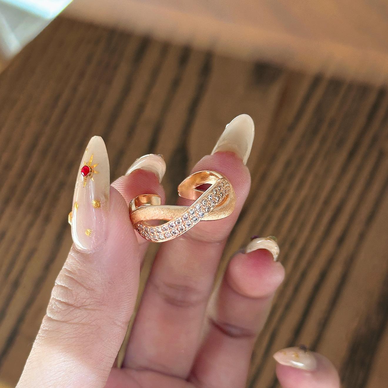 Взрывное кольцо-крест Мобиуса с брашированной отделкой Винтажное кольцо