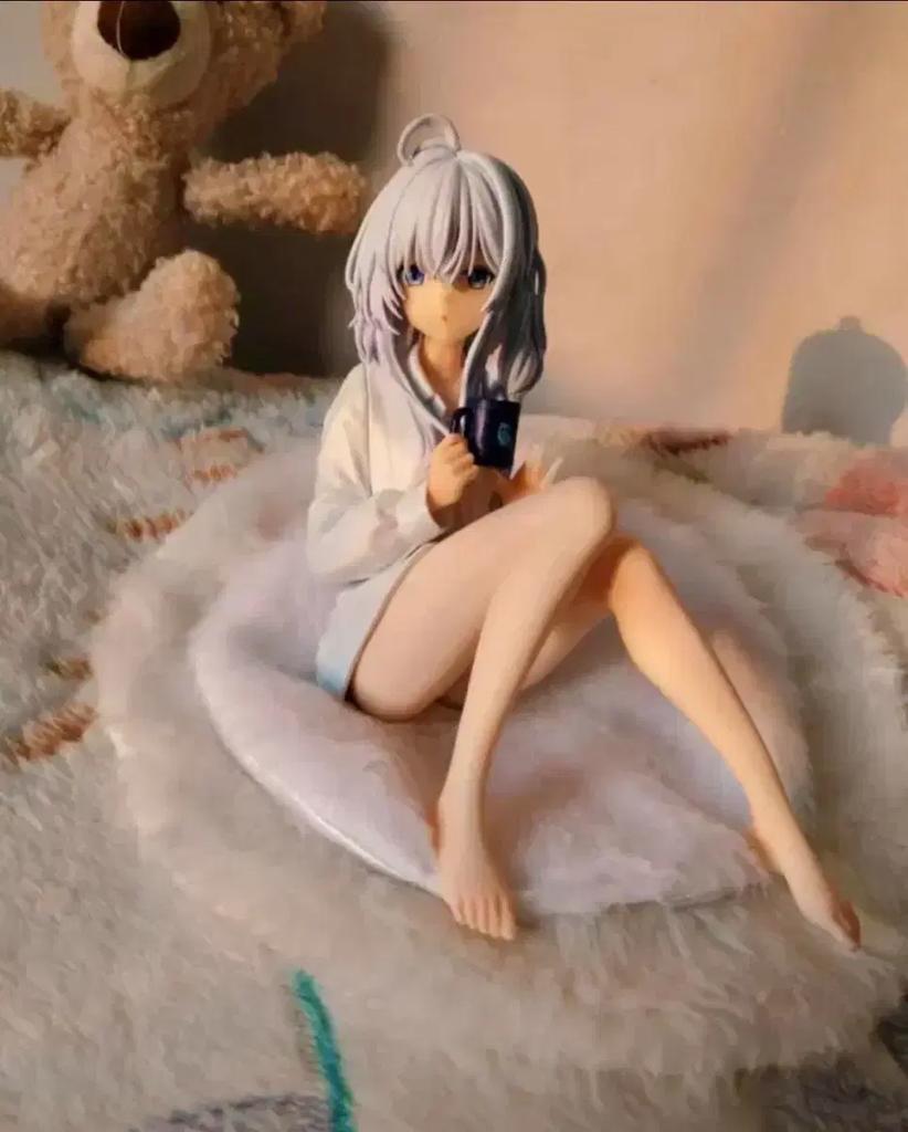 Beautiful girl figures Used