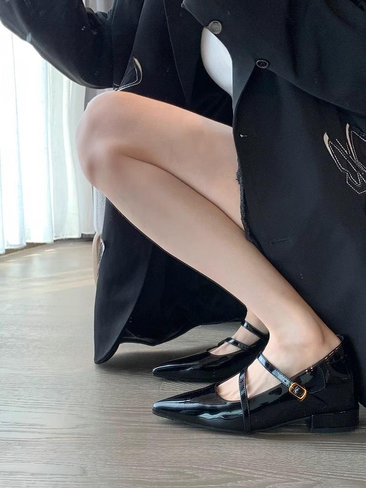 

2025 new French small man with pointed head inner height increase thick heel single shoes women s shallow mouth one-word buckle Mary Jane women s sh 35