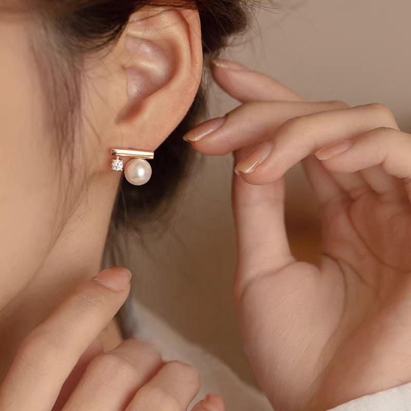 Silver Needle French Retro Zircon Pearl Stud Earrings Fashion Temperament High Sense Exquisite Earrings Niche Design Earrings