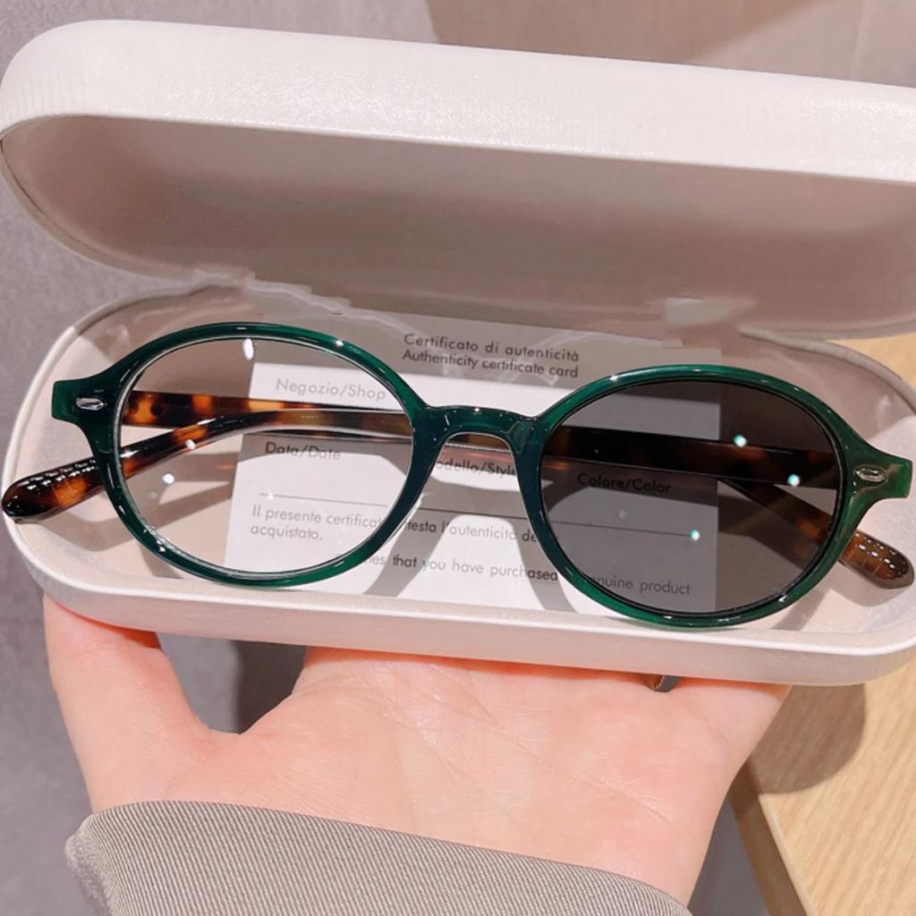 New Elliptical Photochromic Myopia Glasses Retro Korean Oval Small Frame Myopia Eyewear Anti Blue Light Color Changing Glasses