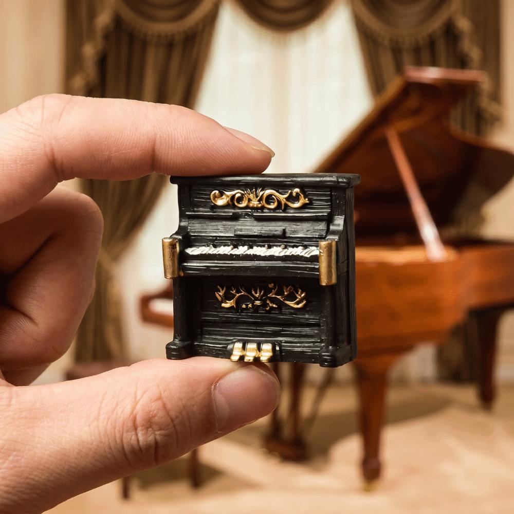 Detailed Carved Exterior Texture Vintage Style Resin Desktop Decorative Piece piano