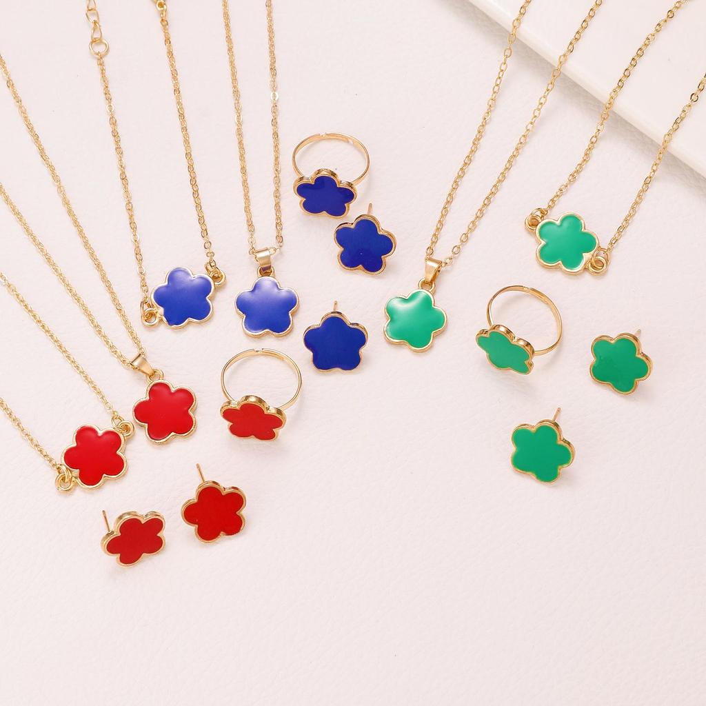 Koreaanse Stijl 4-delige Sieradenset: Bloemenarmband, Ring, Oorbellen met Stud & Klavertje Vier Ketting