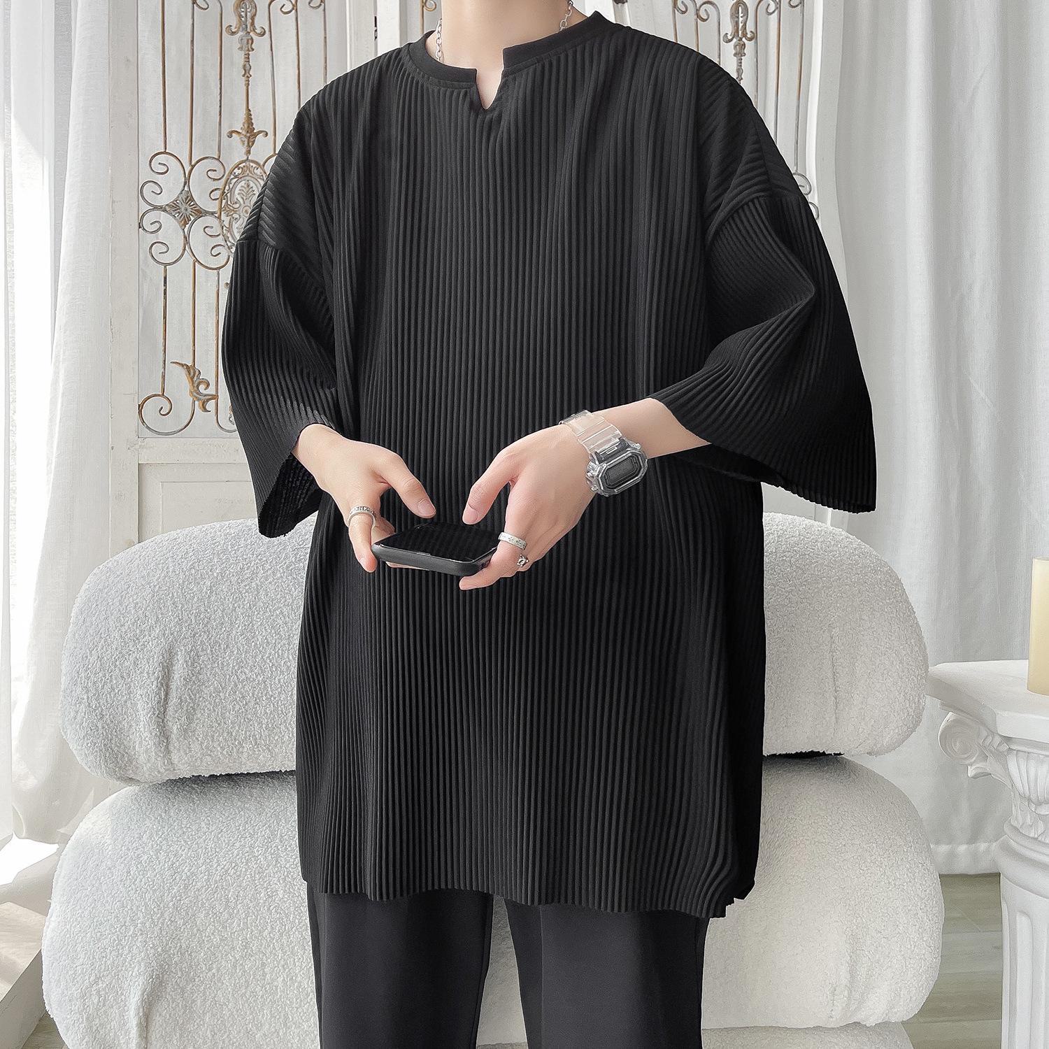 

Мужская фактурная футболка Ice Silk с коротким рукавом и V-образным вырезом: Однотонная драпированная футболка свободного кроя, повседневная летняя. 3XL чёрный