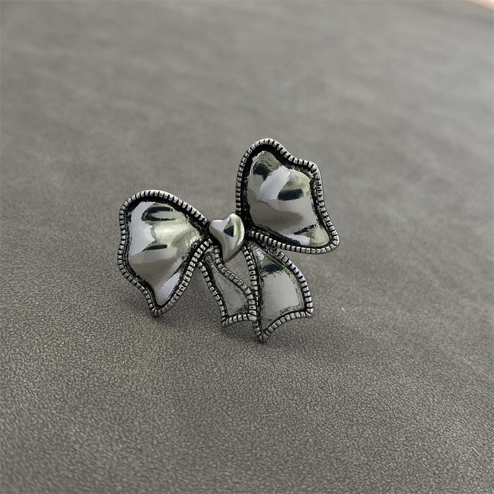 

Серьги-сердечки с бантиком в том же стиле: Сладкие, Крутые и Модные Серьги-гвоздики для Женщин