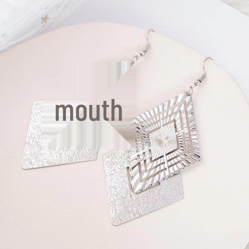 

European & American Creative Irregular Metal Rhombus Earrings - Trendy & Exaggerated Fashion Accessories срібний