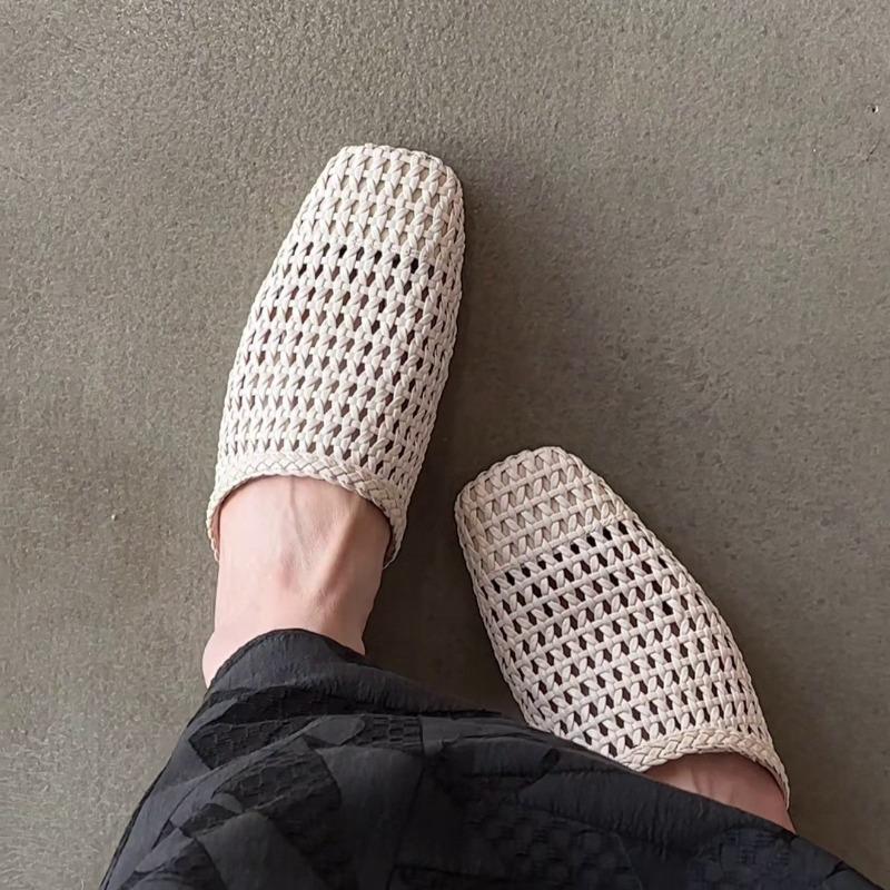 Sheepskin version of the new woven hollow bag head half slippers women's summer wear flat bottom square head fashion lazy cool slippers