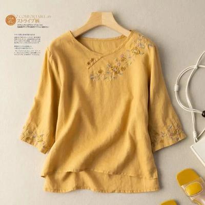 T-shirt Top for Women In Summer New Loose Slim Round Neck Retro Style Embroidered Quarter Sleeve Shirt