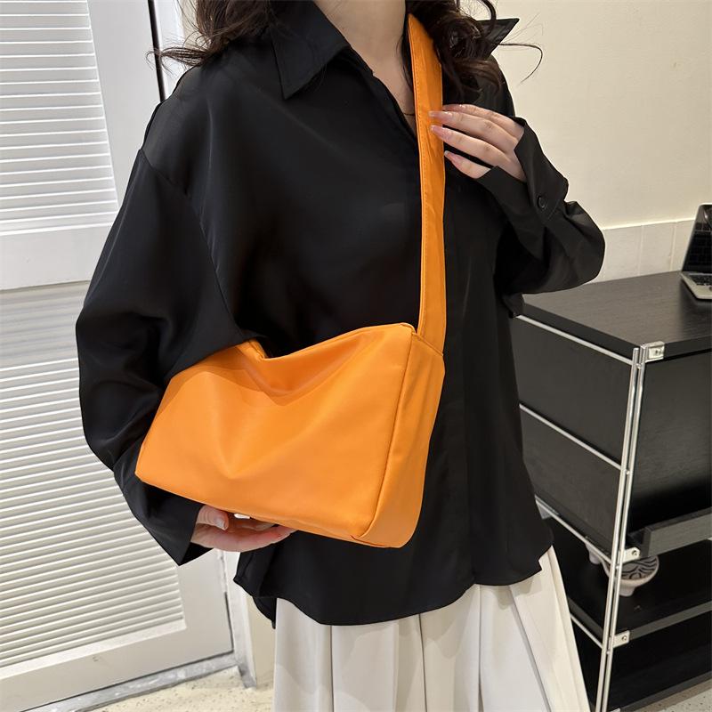 Large Capacity Bag 2025 New Bag Women's Fashion Simple Commuter Bag Messenger Bag Feeling One Shoulder Portable Tote Bag