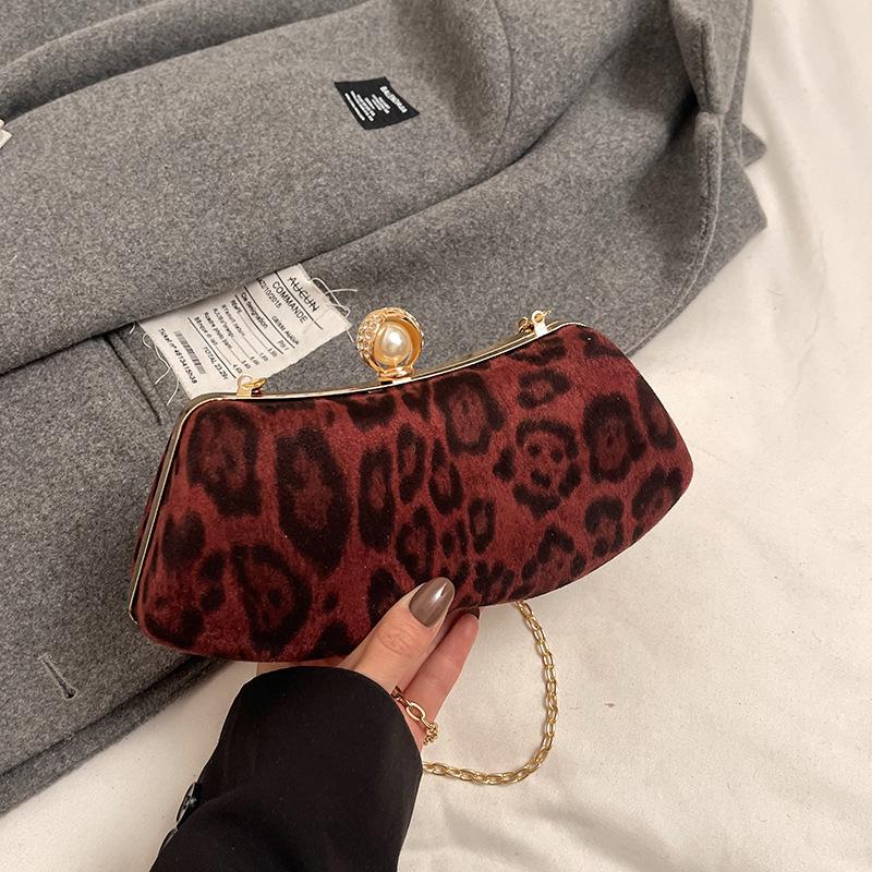 2025 Personalized Fashion Leopard Print Small Bag Women's Dinner Bag Clip Box Bag Mouth Gold Bag Banquet Chain Messenger Bag