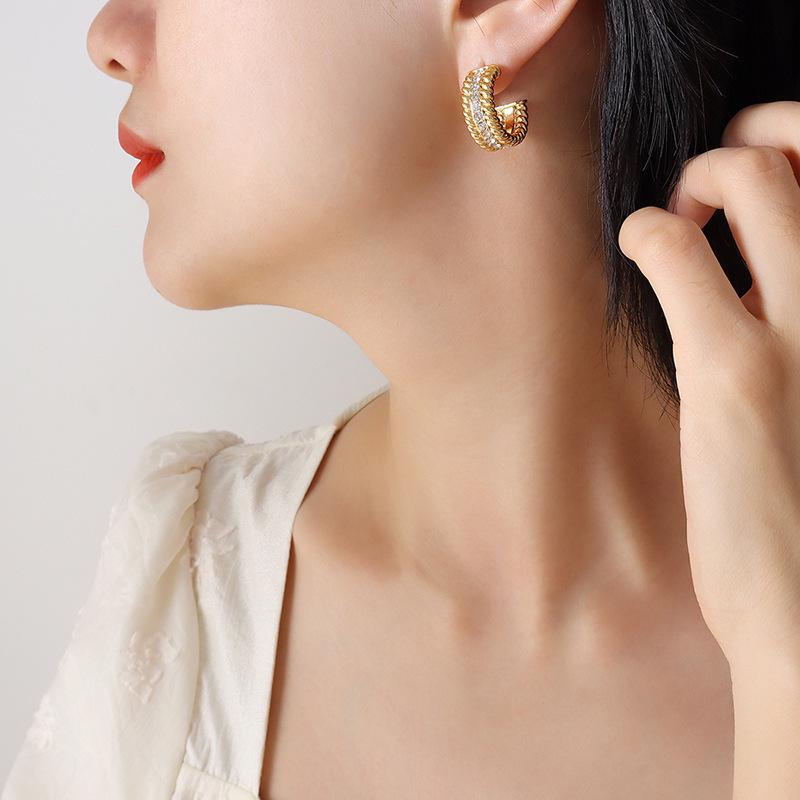 Gold-Plated Rhinestone C-Shaped Earrings: Elegant Banquet Accessories