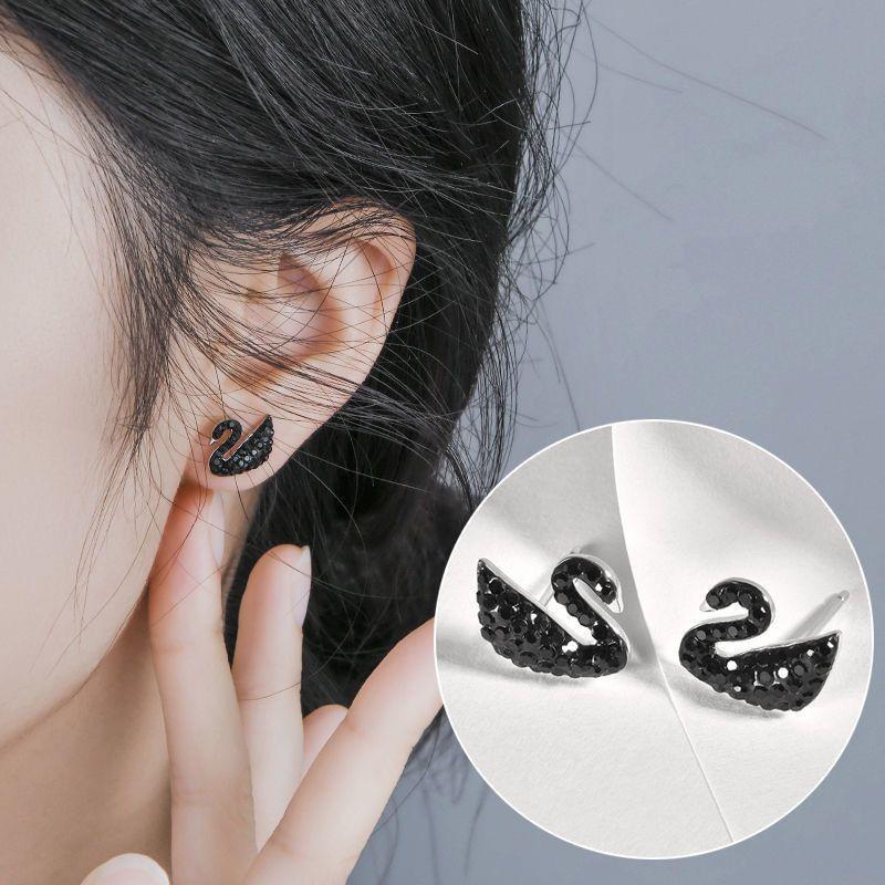 

Elegant Black Swan Simple Stud Earrings Women Japanese and Korean Diamond-Embedded Earrings Internet Celebrity Personalized Fashion Earrings Gift Black Swan Stud Earrings