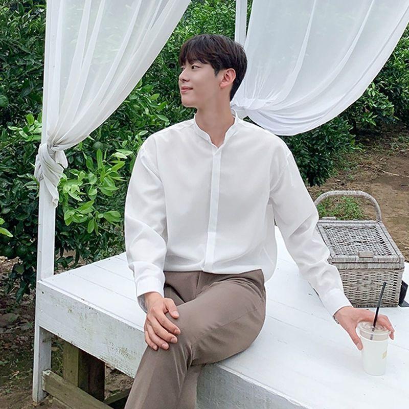 

Мужская рубашка премиум-класса серо-голубого цвета со стойкой воротником. Очень элегантная, драпирующаяся, в корейском стиле. Повседневная рубашка в зрелом стиле для весны и осени. 3XL белый