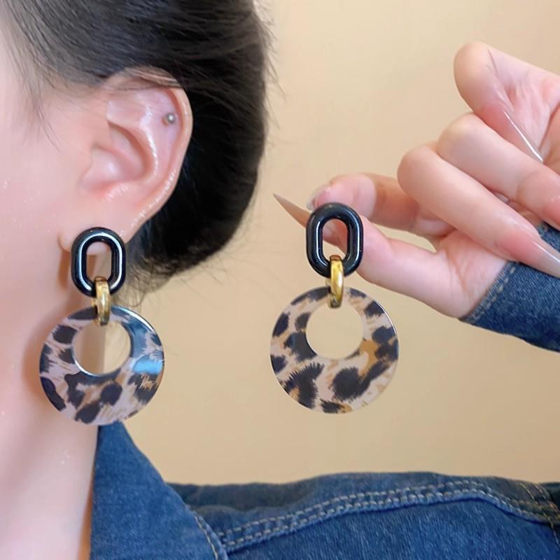 Retro Leopard Print Geometric Round Earrings Women's Stud Earrings Simple Temperament Personalized Earrings