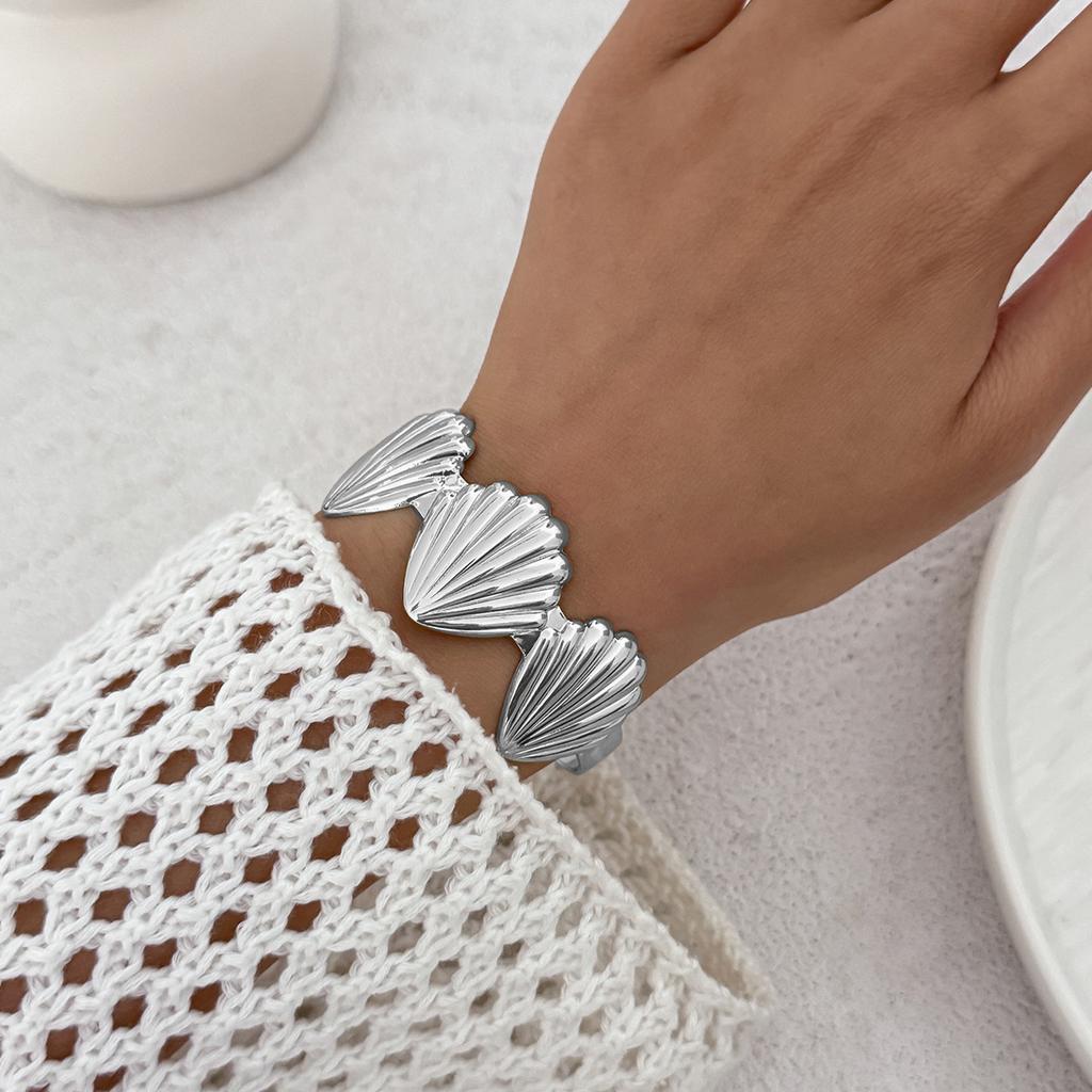 Starfish Flower Open Cuff Bangles for Women Hand Decoration Jewelry Gift Ocean Style Adjustable Metal Spring Bangles Party Accessories