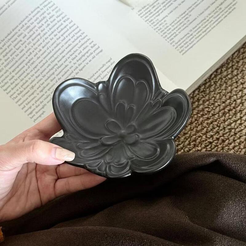 Wu Tuo Flower Ceramic Draining Soap Dish