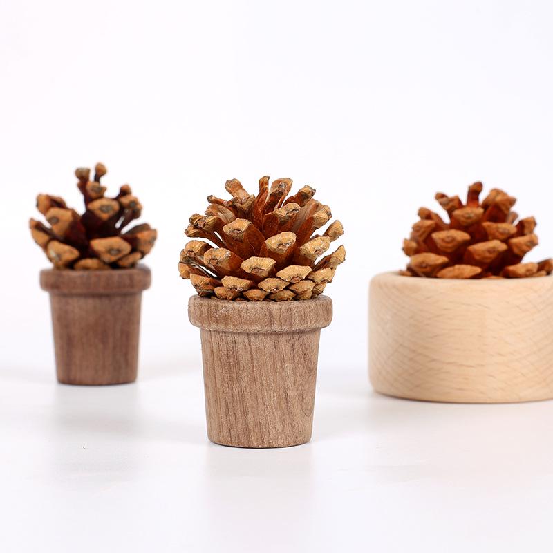 Creative Pine Cone Portable Aroma Diffuser: Wooden Essential Oil Air Freshener Ornament for Home and Car.