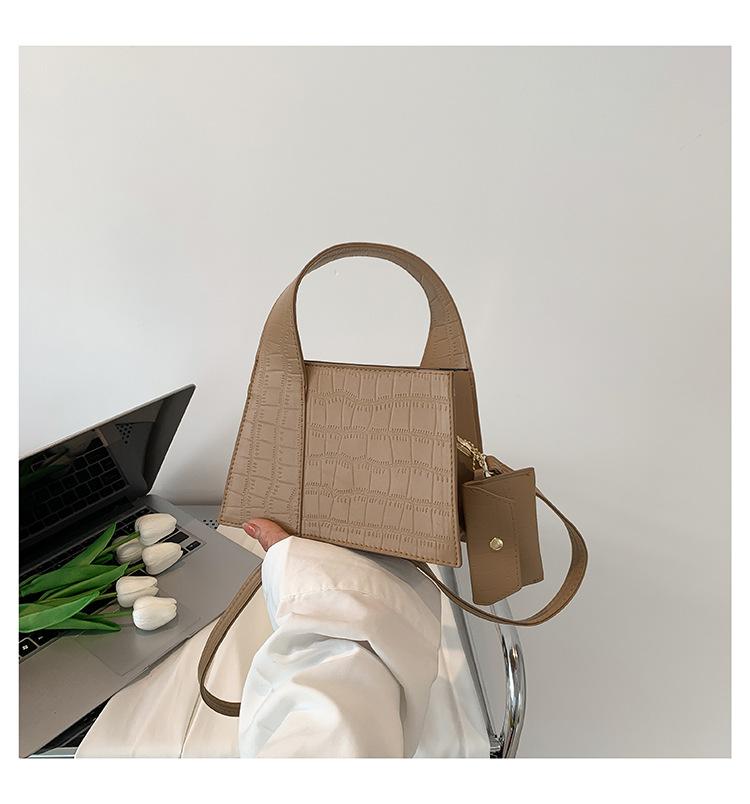 

Портативная однотонная женская сумка 2024 года, летняя новая модная сумка с крокодиловым узором, корейская версия, повседневная маленькая квадратная сумка через плечо хаки