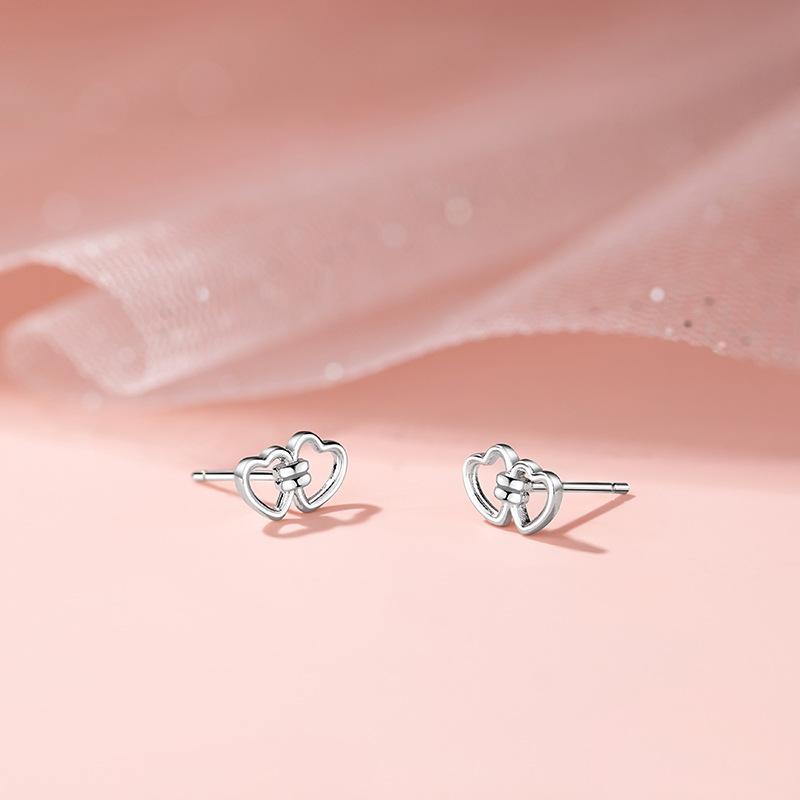 Interlocking Love Stud Earrings Women's Simple Niche Design Sense Hollow Double Heart Earrings Small Fresh Commuter Earrings