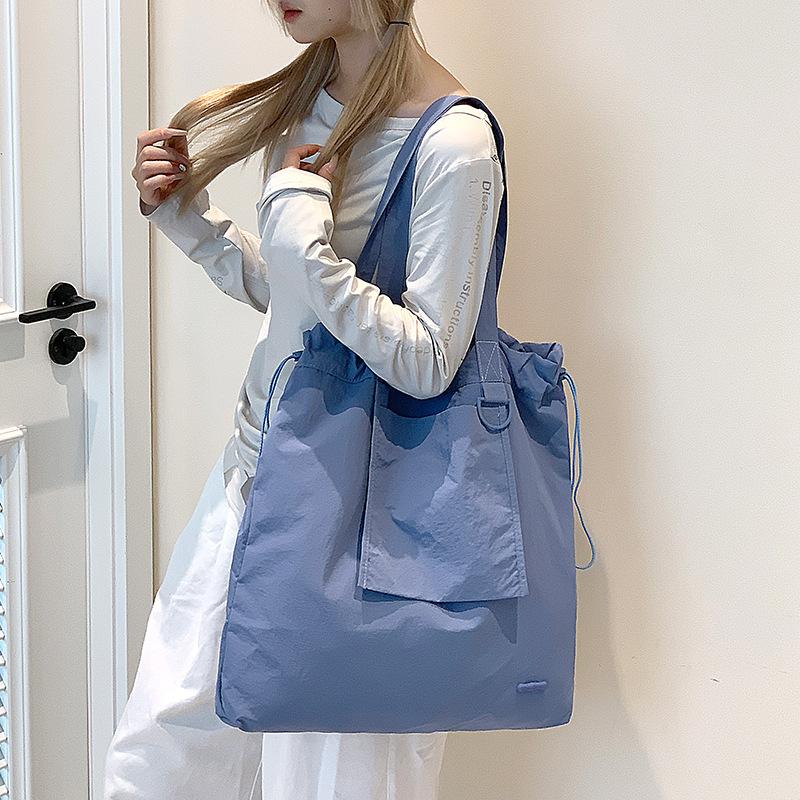 

Large capacity tote bag literary and lightweight shoulder bag commuting leisure travel shopping bag