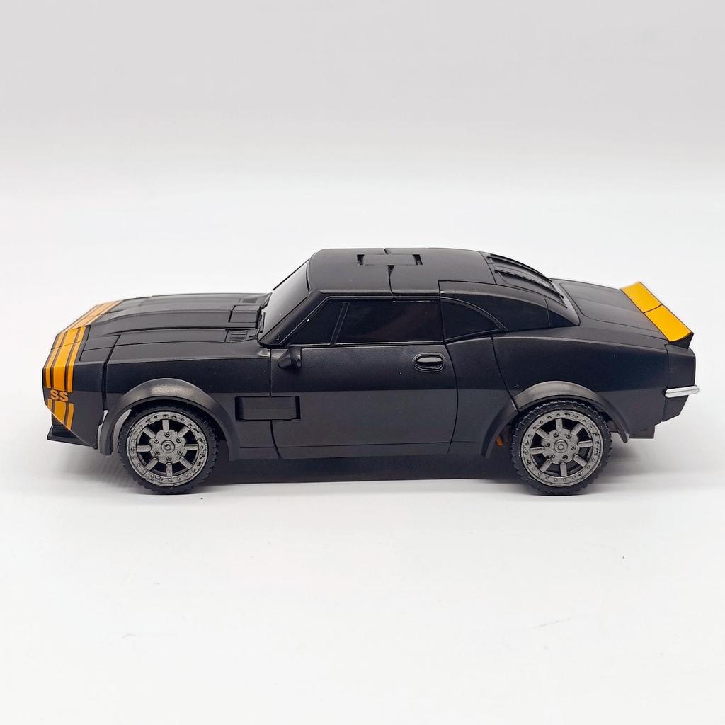 Baiwei TW1038 Hidden Blade Deformation Toy: Black Yellowjacket Car Robot Movie Model 4 Figure