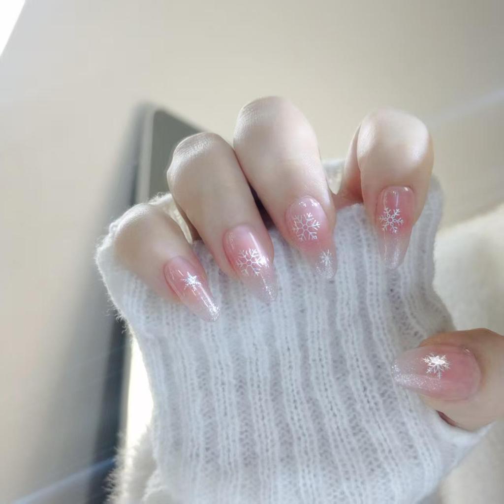 2026 New Year Hand-Painted Snowflake Nude Cat Eye Brightening Manicure Nails