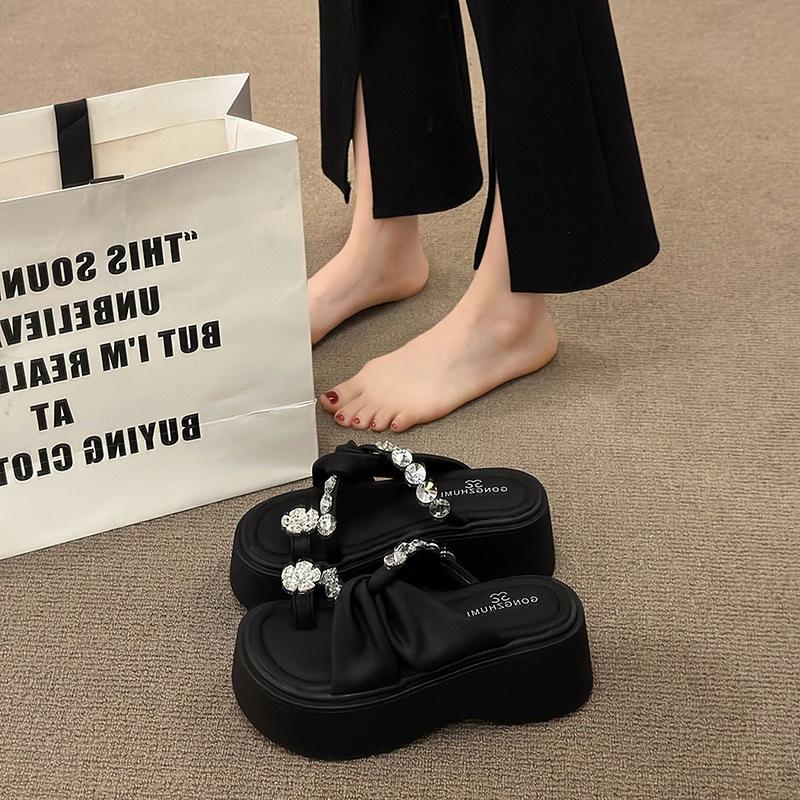 Korean Version of Fashion Rhinestone Cover Toe Cool Slippers Girl 2025 New Fairy Wind Thick Sole Heightening Beach with Skirt Sandals