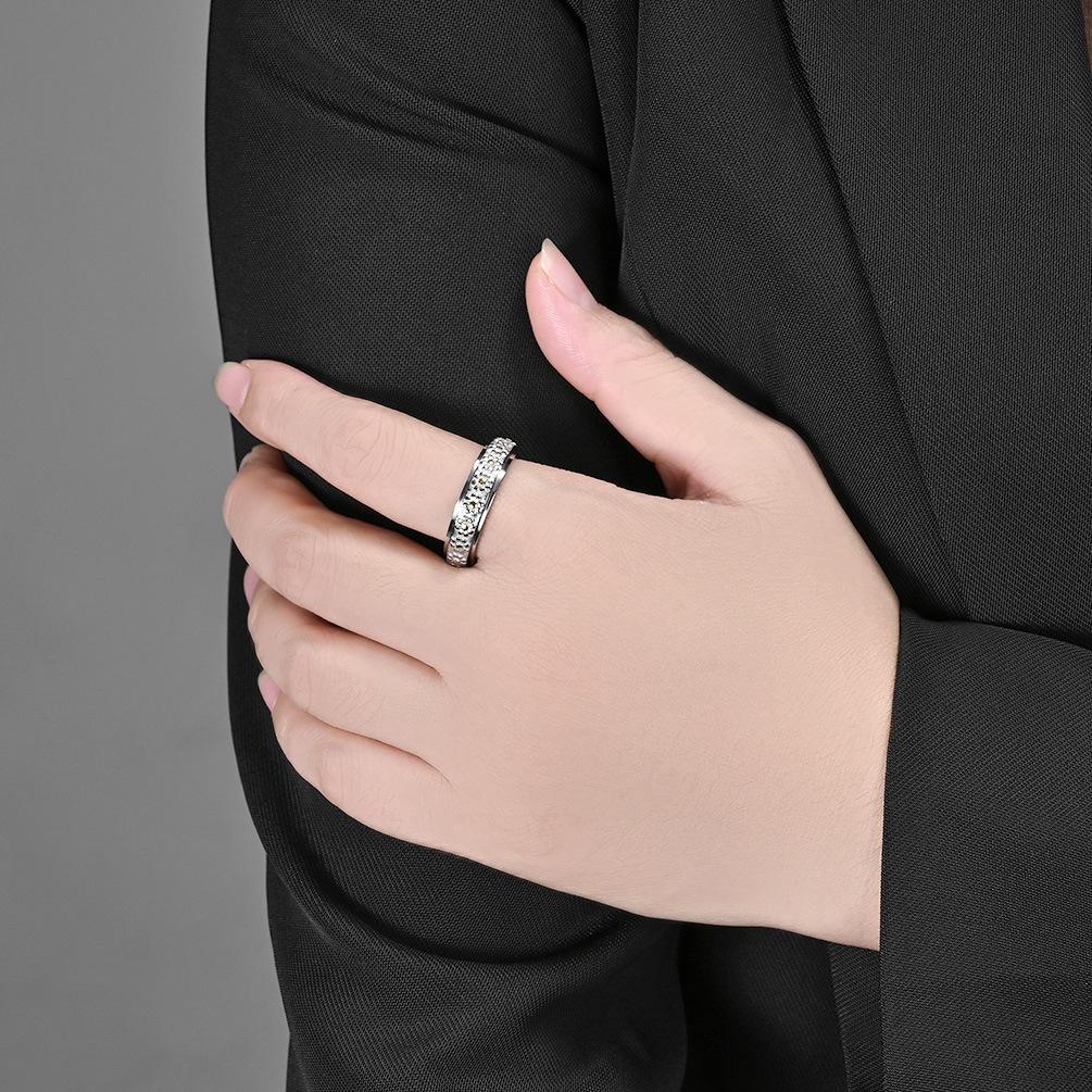 Neuer Kleiner Gänseblümchen Titanstahl Drehbarer Ring Ring Sonnenblume Frisch und Süß Einfach Hochwertiges Design Schmuck