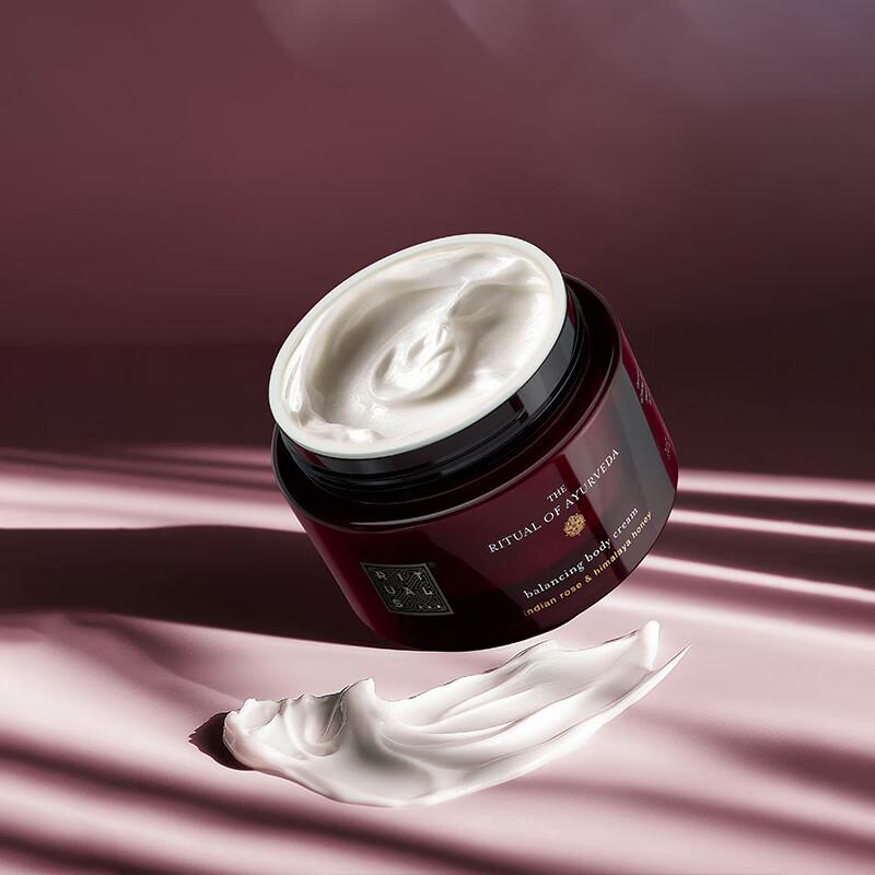 Rituale Das Ritual der Ayurveda-Körperlotion