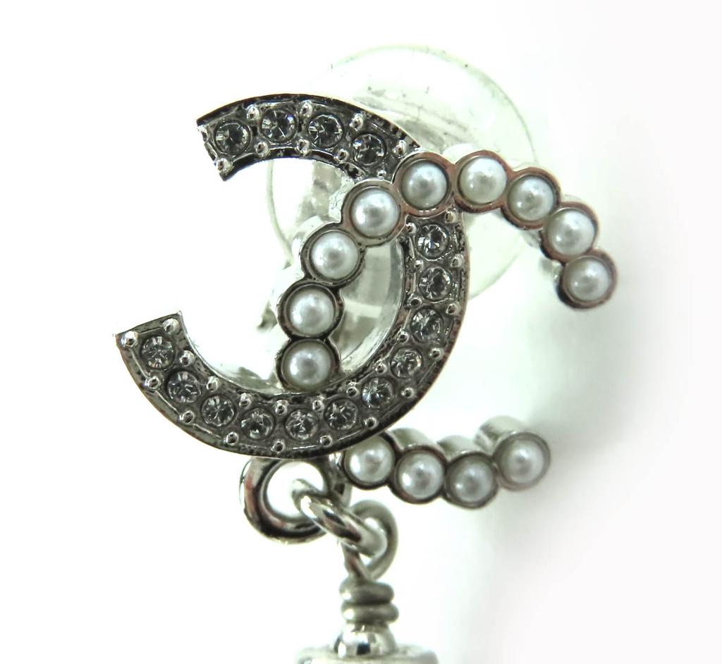 Excellent CHANEL Earring Silver Women B24S Used
