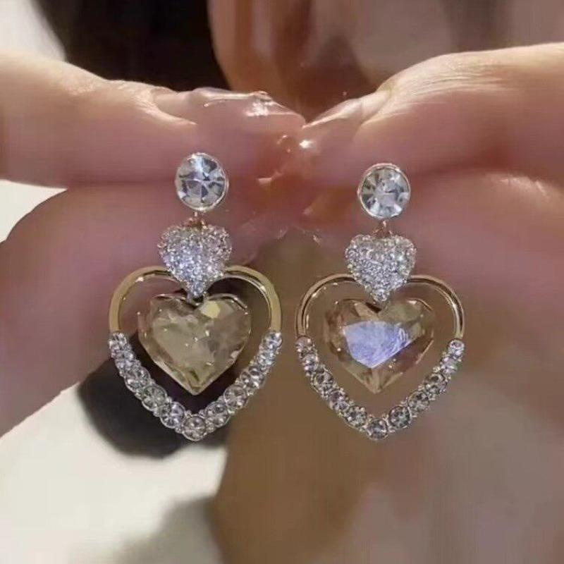Gold Diamond-encrusted Love Earrings, Femininity Versatile Stud Earrings, Niche Light Luxury High-end Earrings, New Earrings.