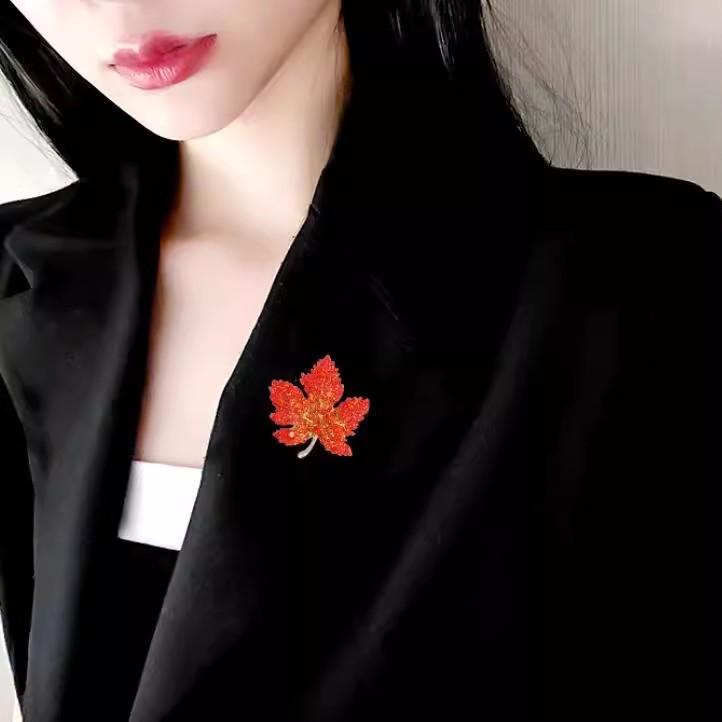 2024 Luxury Maple Leaf Brooch - Elegant Women's Coat Accessory & Corsage Pin