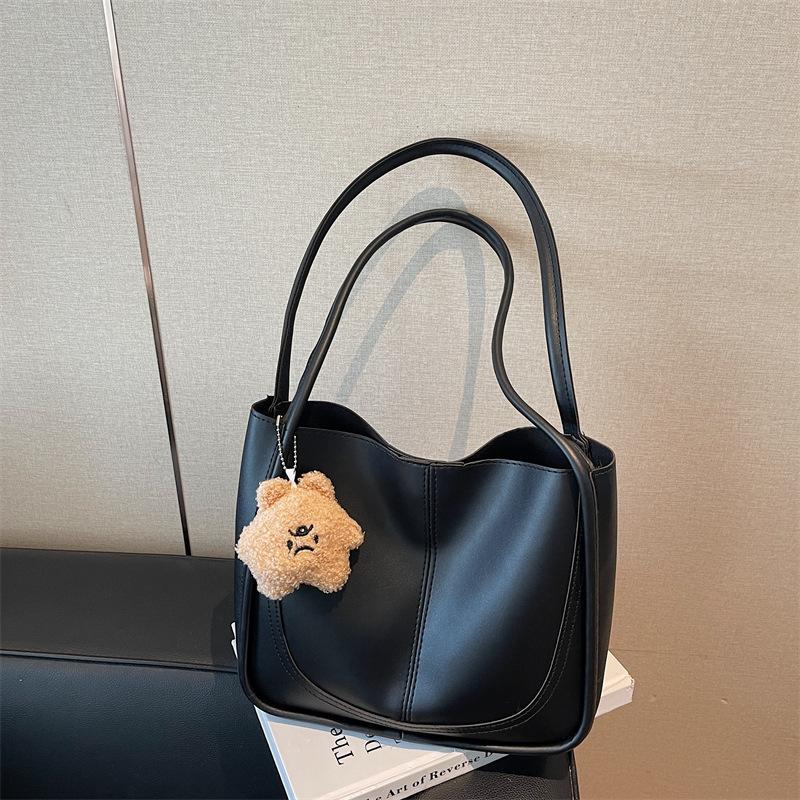 Women Soft Faux Leather Hobo Bag Casual Daily Shoulder Bag Large Capacity Handbag With Cute Bear Pendant For Shopping