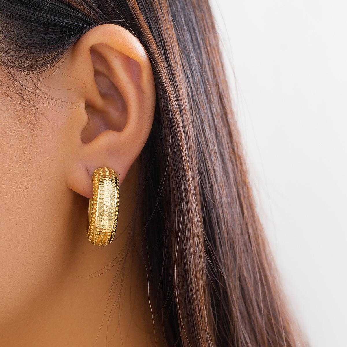 

Аксессуары, нишевый дизайн, милые и крутые геометрические серьги-кольца, простой темперамент, клипсы для ушного хряща без прокола See details