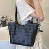 Large-capacity carved hollow tote bag women's bag 2025 new fashion texture shoulder bag women's commuter armpit bag