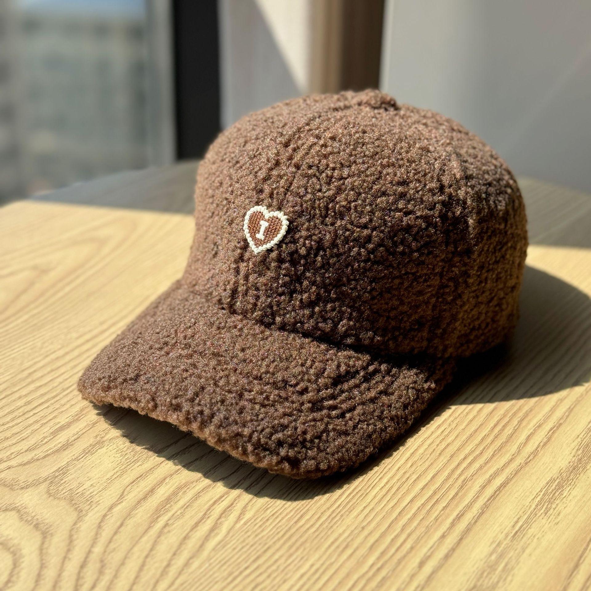 

Новая шляпа для женщин на осень и зиму Любовь Широкополая Кепка Зимняя Теплая Утолщенная Большой Обхват Головы Маленькая Бейсболка Подчеркивающая Лицо Adjustable