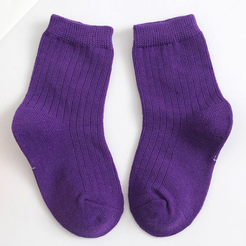 Frühling Herbst neuer Stil Kindersocken gekämmte Baumwolle farbige Süßigkeiten mittellange Baumwollsocken für Jungen Mädchen niedliche Studentensocken