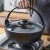 Oală din fontă UOSU 27cm antiaderentă pentru tocănițe cu capac din lemn de brad