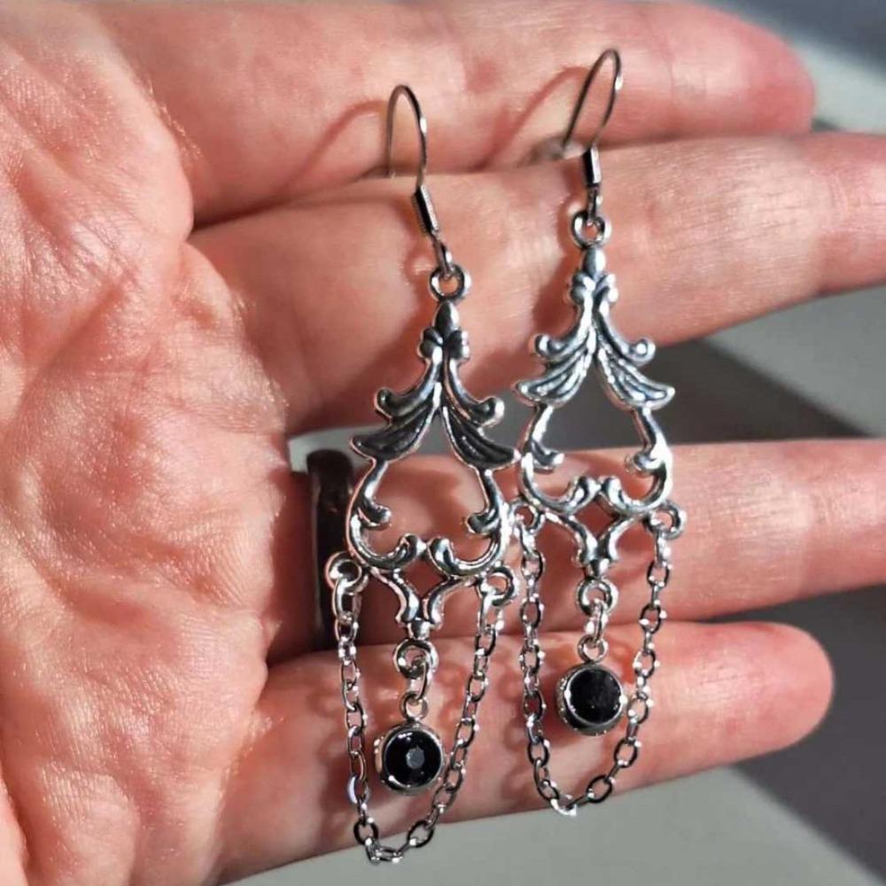 Charm Goth Sliver Color Tassel Chain Red Black Heart-shaped Crystal Pendant Dangle Earrings for Women Halloween Vampire Jewelry