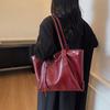 High-End Autumn Leather Tote Bag: Large Capacity, Simple Design Shoulder Bag for Commuting