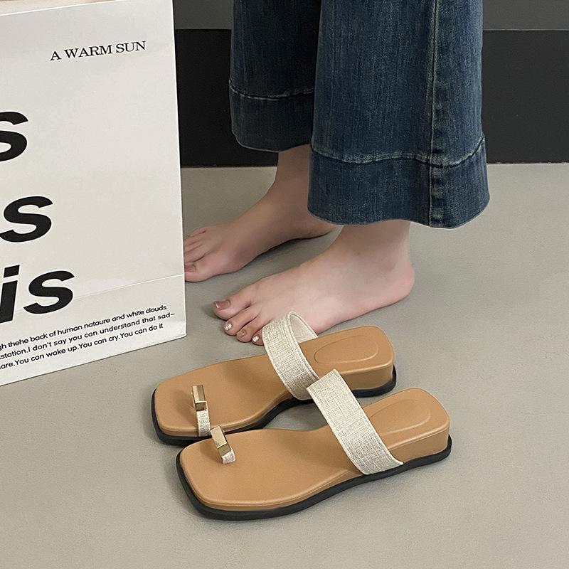 Einwort-Gürtel Oberbekleidung Zehensandalen Sommer 2025 neue flache Hausschuhe Damen Strand Keilabsatz Hausschuhe Damenschuhe