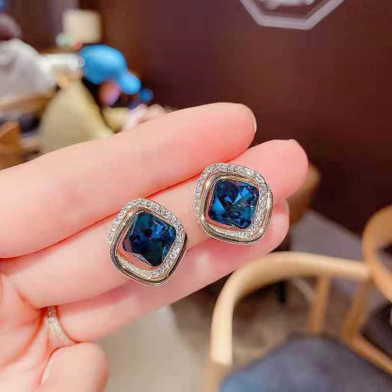 925 Silver Needle Korean Fairy Temperament Earrings - High-End Personality Ear Studs for Women синий