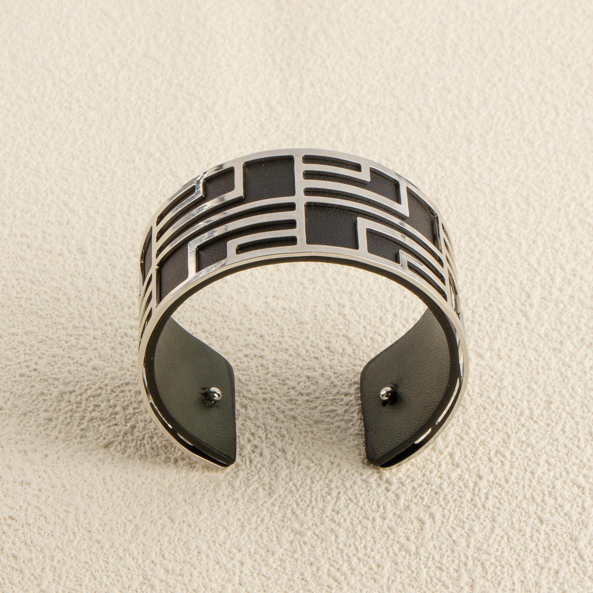 

Les Georgettes Стиль Ажурный узор Меандр Двусторонний кожаный браслет-манжета