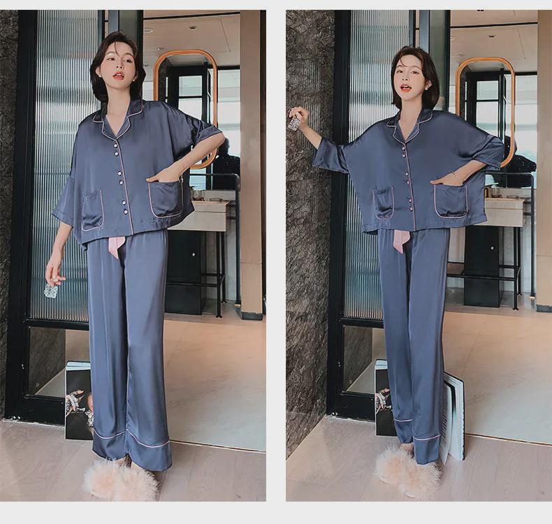 Pijamale simple de damă cu mânecă trei sferturi din imitație de mătase.