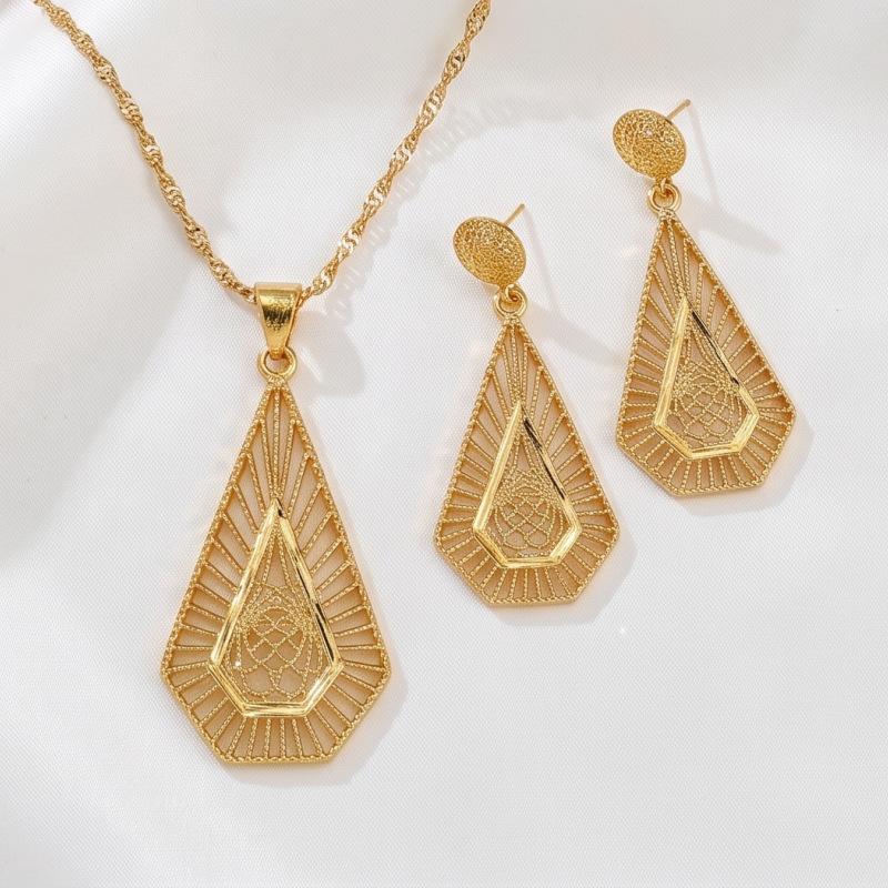 Vietnamese Sand Gold Bride Hollow Earrings Necklace Set Fashionable Light Luxury Engraved Pendant Earrings Earrings