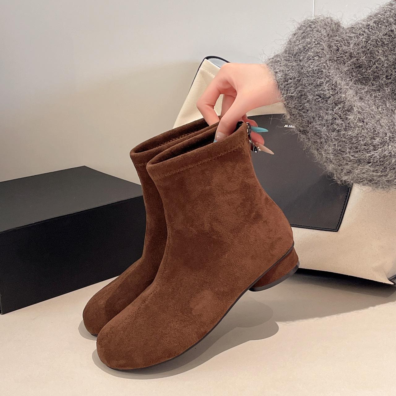 

Ретро ботинки Мартина на толстом каблуке Новые осенне-зимние ботинки с круглым носком из замши Узкие ботильоны Французские маленькие короткие ботинки Женский большой размер 42 коричневый
