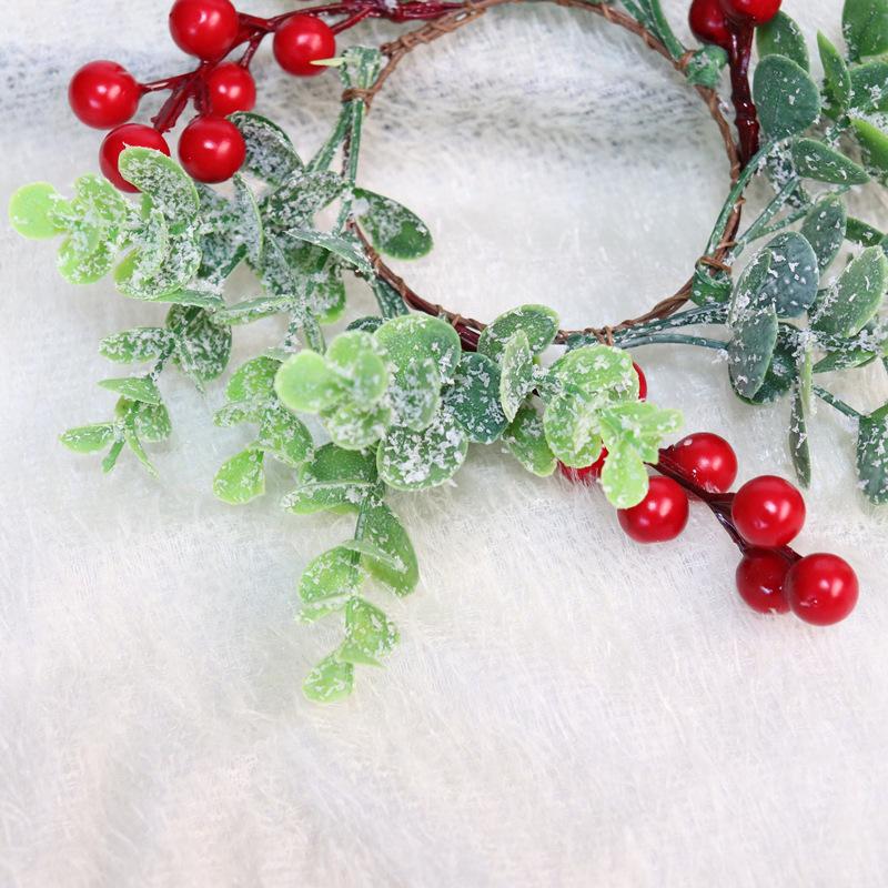 Neue künstliche rote Fruchtspieße Plastik-Eukalyptus-Weihnachtskränze Kerzenringe Neujahr Weihnachten Atmosphäre Dekoration